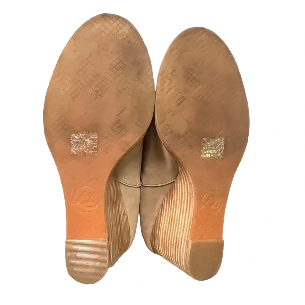 Lucky Brand Jaxy Sz 9.5 Beige Tan Soft Suede Open Toe Cut Out High Wedge